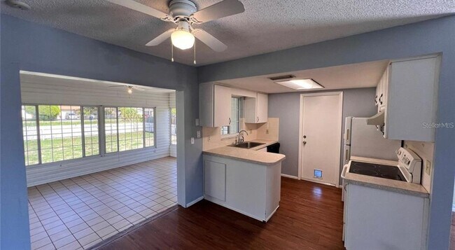 Foto del edificio - 9103 Whitman Ln