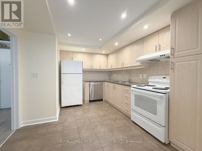 Photo du bâtiment - 3 Duplex Ave