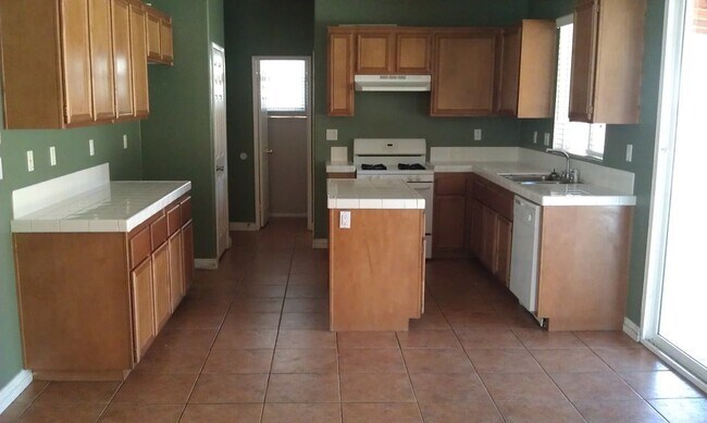 Foto del edificio - Nice 3 Bedroom/ 3 Bathroom Home in Moreno Valley!!!