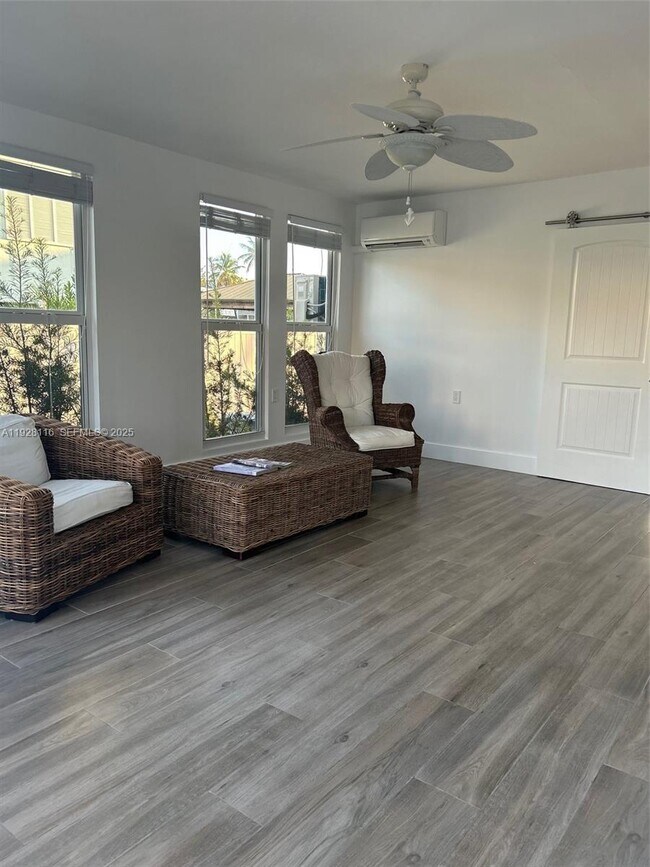 Building Photo - 826 Bonito Ln