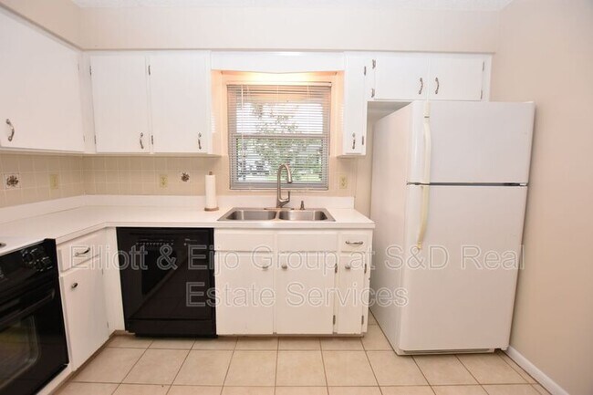 Building Photo - 4604 Valley View Dr W