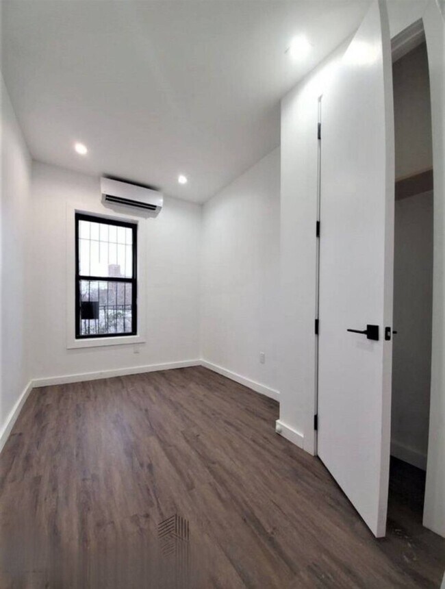 Building Photo - 2154 Bergen St