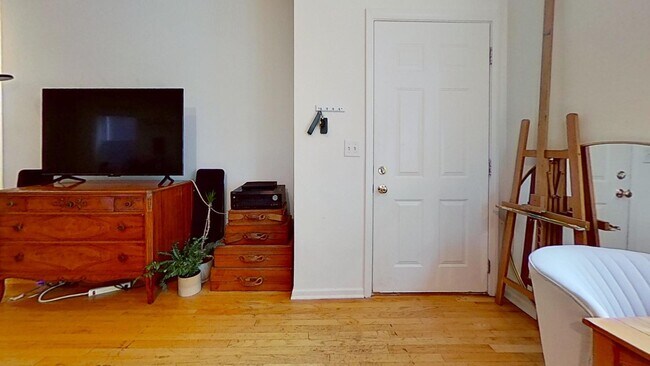 Foto del edificio - 2543 N Southport Ave