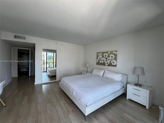 Building Photo - 2602 E Hallandale Beach Blvd