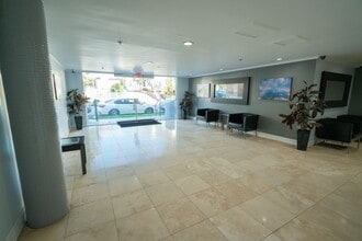 Building Photo - 845 S Kingsley Dr