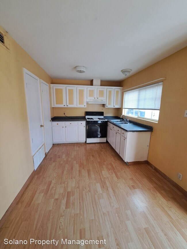 Building Photo - 3 br, 1 bath House - 2439 Beaufort Dr