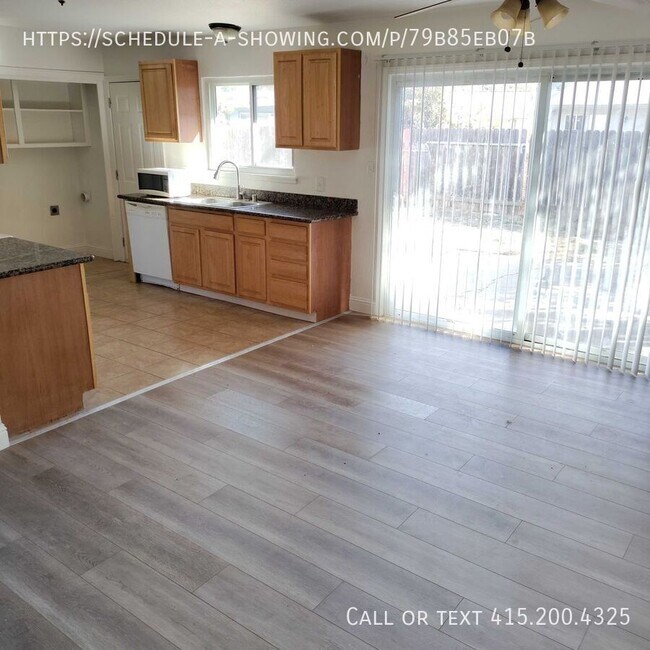 Building Photo - Newly Remodeled house with large yard!!