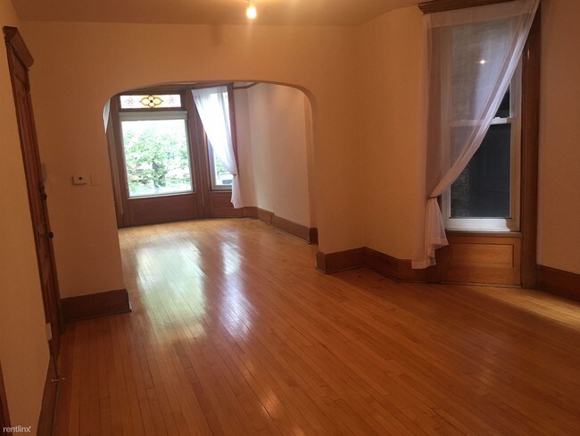 Building Photo - 865 W Newport Ave