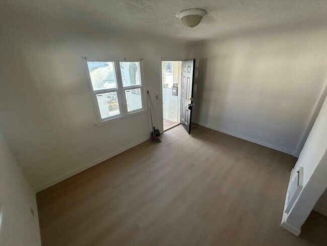 Foto del edificio - 418 W 13th St