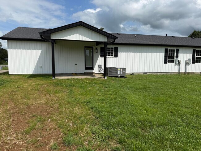 Foto del edificio - 403 Opossum Kingdom Rd