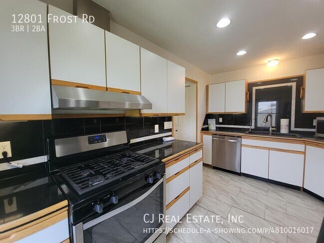 Foto del edificio - 12801 Frost Rd