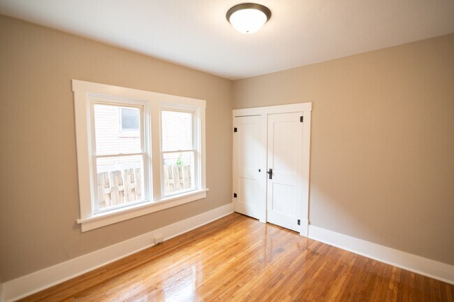 Foto del edificio - 1305 Cottage Ln