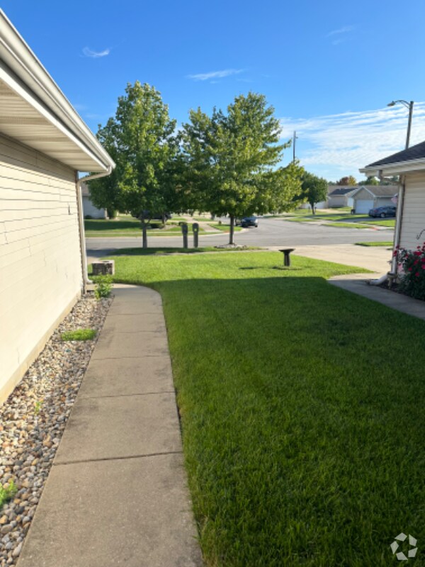 Penn Oak Apartments for Rent with Parking Crown Point, IN 2 Rentals