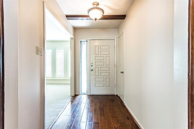Building Photo - 15318 Torry Pines Rd
