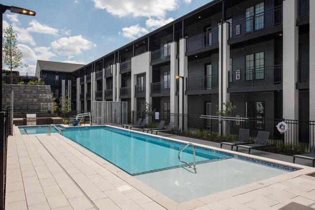 Photo - 600 E Trinity Ln Apartment