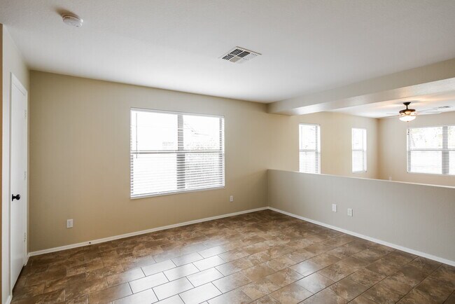 Foto del edificio - 15331 W Cameron Cir