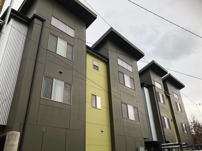 Foto del edificio - 562-564 East 15th Alley