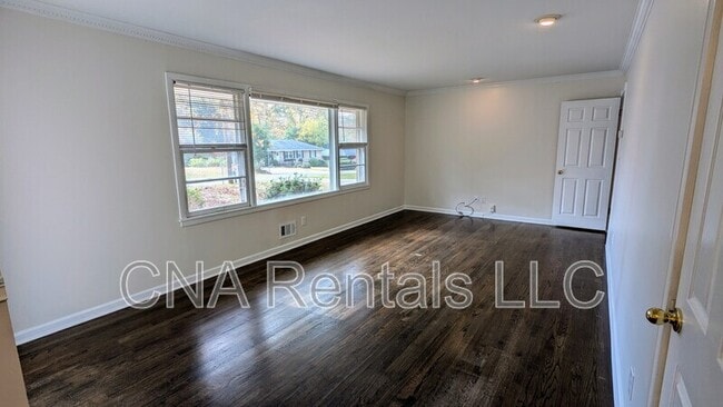 Building Photo - 294 Robin Ln SE