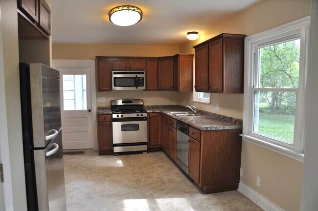 Building Photo - 3237 Emmaus Ave