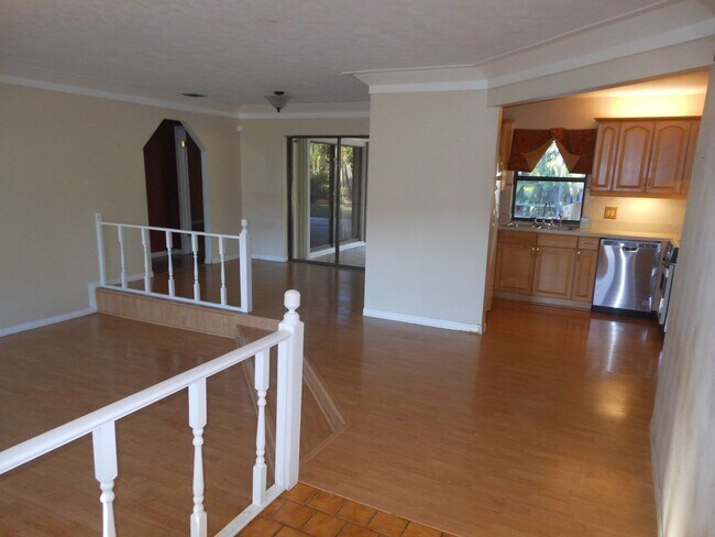 Foto del edificio - CHARMING 2 BEDROOM POOL HOME IN THE HEART OF JENSEN BEACH