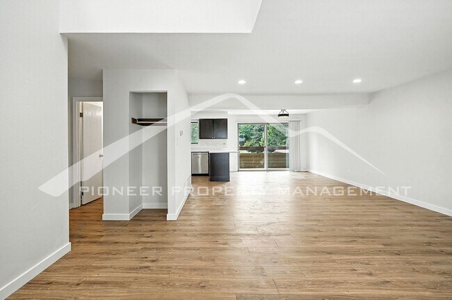 Foto del edificio - Stunning Townhouse with Central AC and Was...