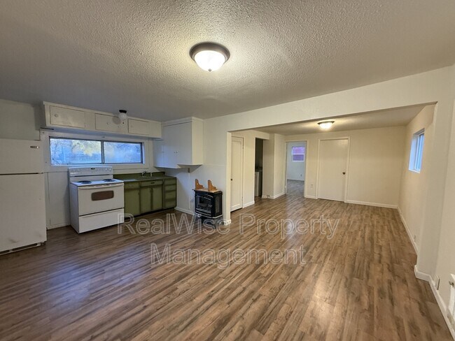 Foto del edificio - 173 SE Lane Ave