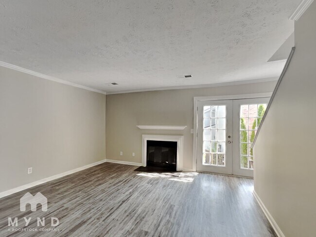 Foto del edificio - 461 Claircrest Dr