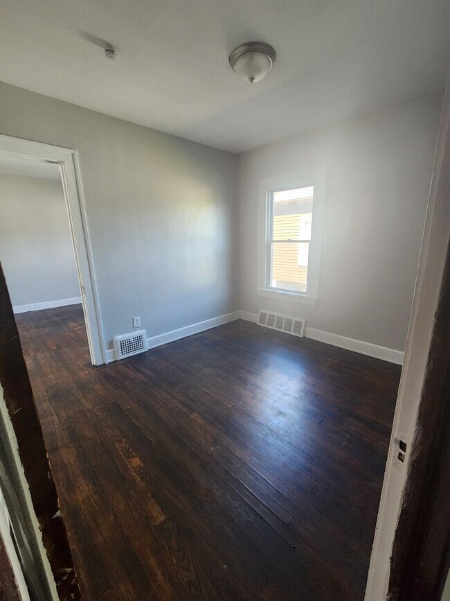Foto del edificio - 3 Bedroom 1st Floor For Rent