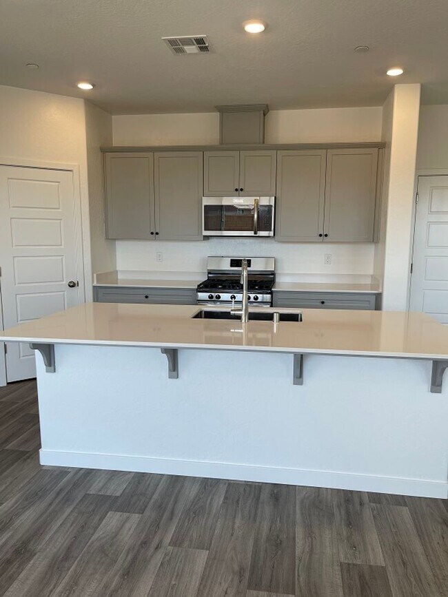 Foto del edificio - 2743 N. Vahe Ave. (Shields/Temperance) ~ H...