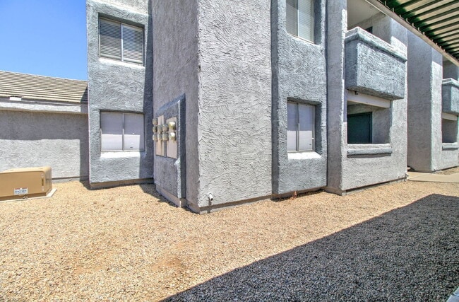 Building Photo - 4410 N Longview Ave