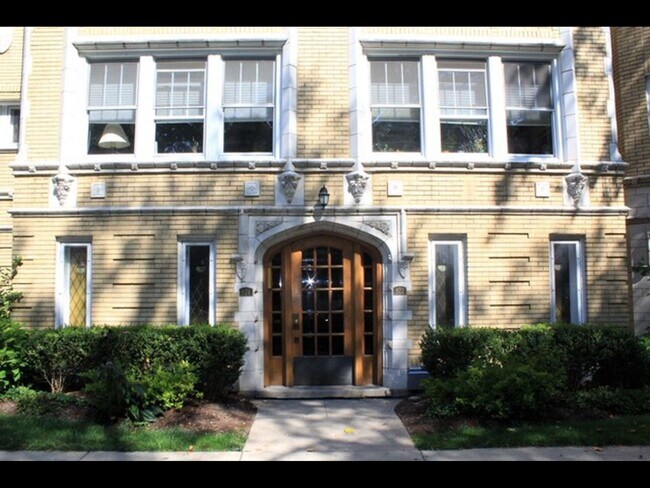 Foto del edificio - 824 Washington Blvd