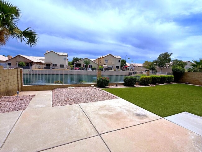 Building Photo - 691 S Sahuaro Dr