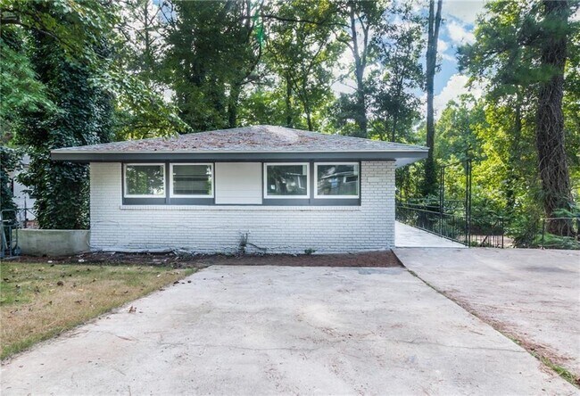 Building Photo - 2881 Sylvan Rd