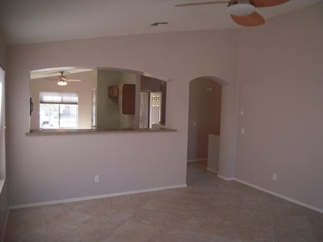 Building Photo - 3 BDRM 2 BTH HOME IN GOODYEAR