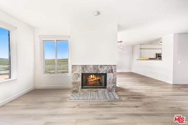 Building Photo - 4297 Carpinteria Ave