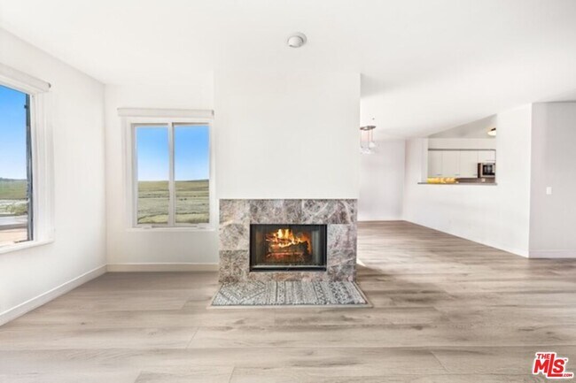 Foto del edificio - 4297 Carpinteria Ave