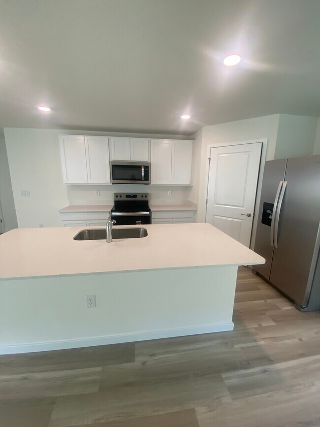 Building Photo - 11486 Memorial Dr