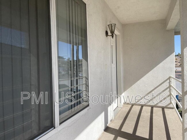 Foto del edificio - 1800 Club House Dr