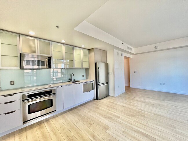 Foto del edificio - Beautiful upgraded condo Downtown w/ Washe...