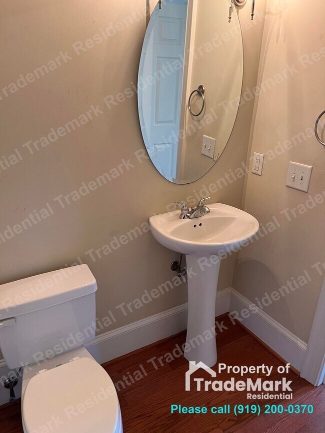 Foto del edificio - First Full Month Rent is FREE
