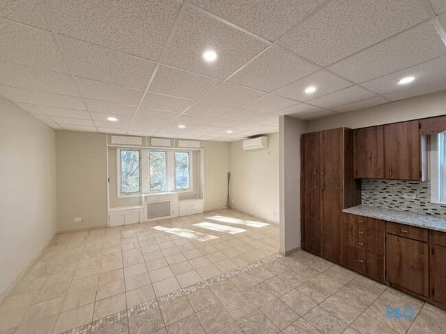 Foto del edificio - 1 bedroom in RIDGEWOOD NY 11385
