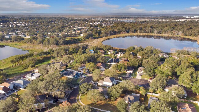 Foto del edificio - 631 Doe Cove Pl