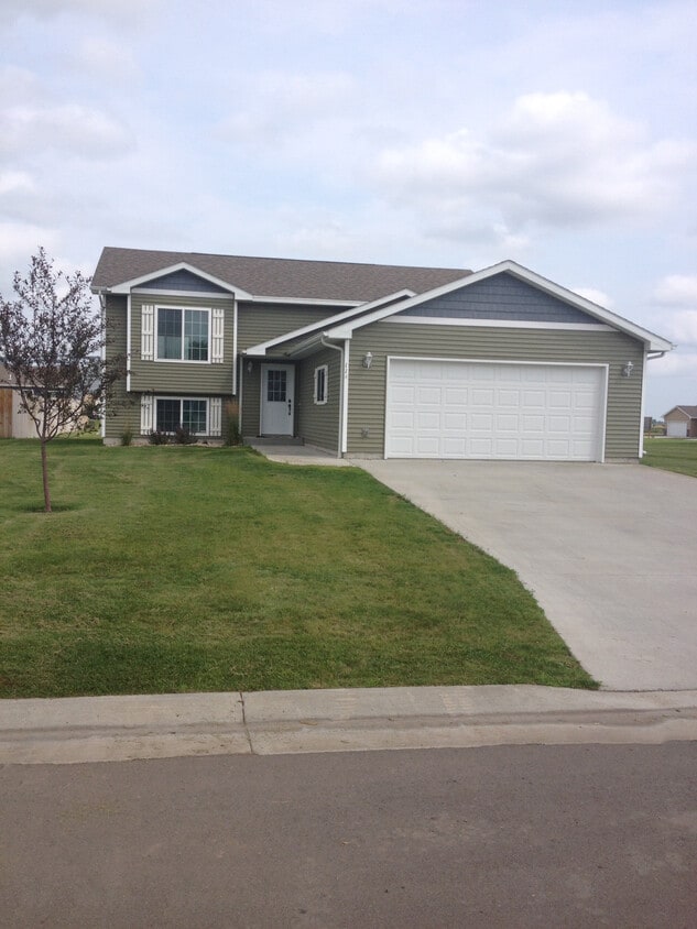 114 Brody Ave, Volga, SD 57071 House Rental in Volga, SD