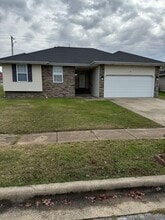 Building Photo - 630 N Cottonwood Ave