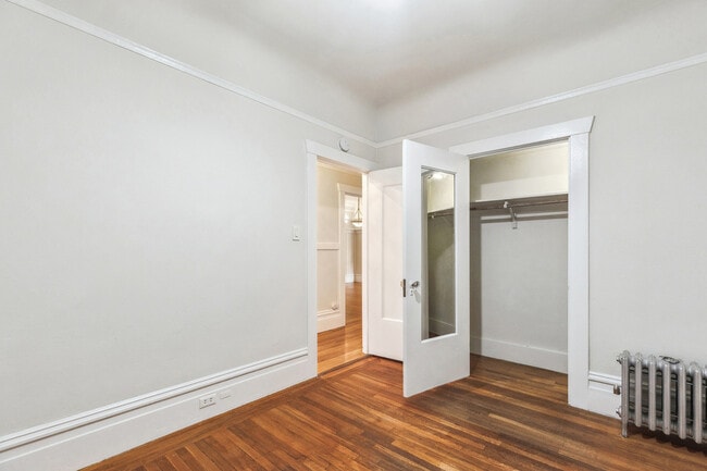 Building Photo - Beautiful Garden Setting on a quiet block ...