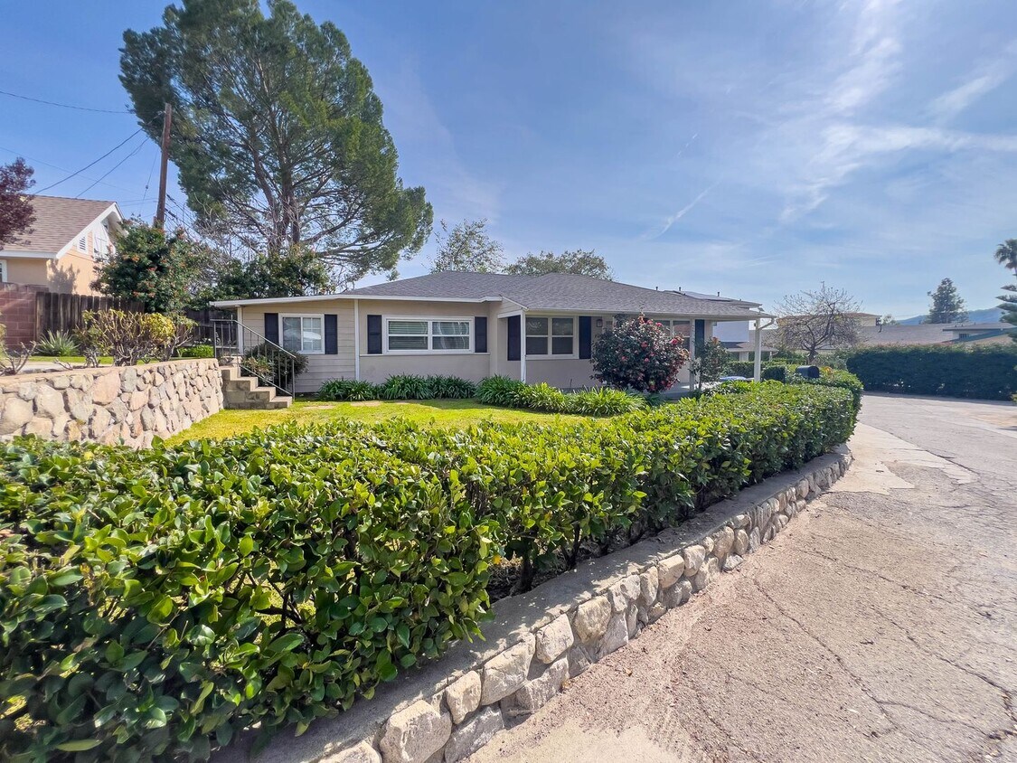 Foto principal - Charming 2BR Home in La Crescenta!