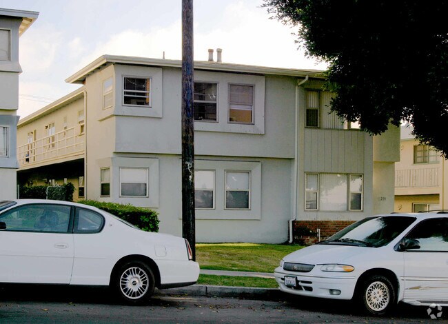Building Photo - 1200 E Imperial Ave