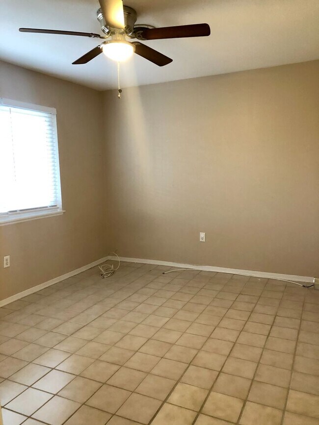 Foto del edificio - AVAILABLE NOW! MUST SEE! 2 Bedroom 2 Bath ...