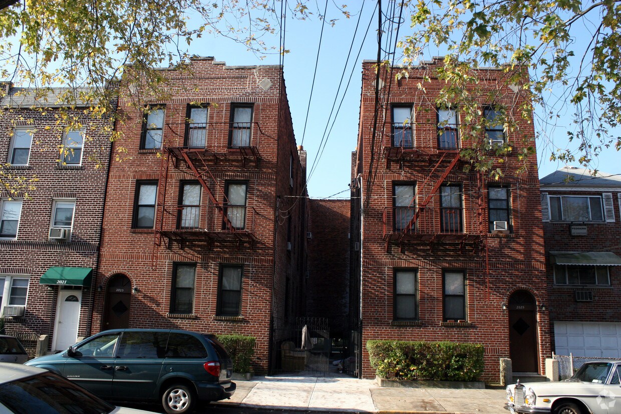 Building Photo - 2023 Paulding Ave