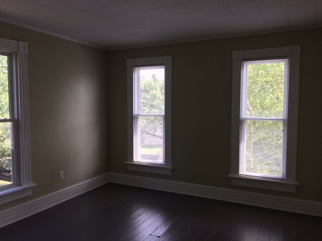 Front bedroom - 222 W 2nd Ave